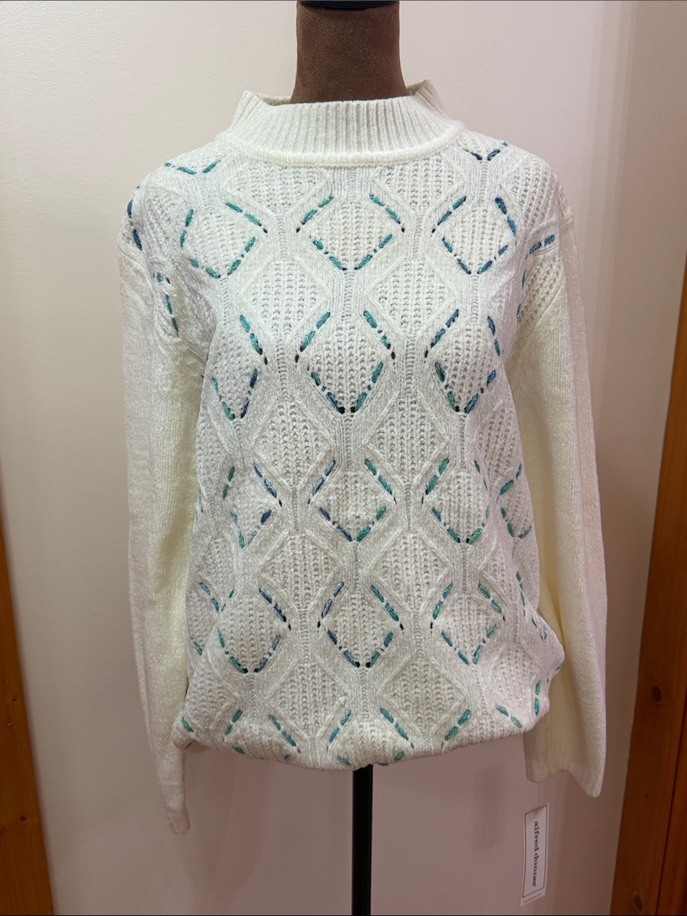Alfred Dunner. Soft White Sweater with turquoise glitter rhombus. Size L